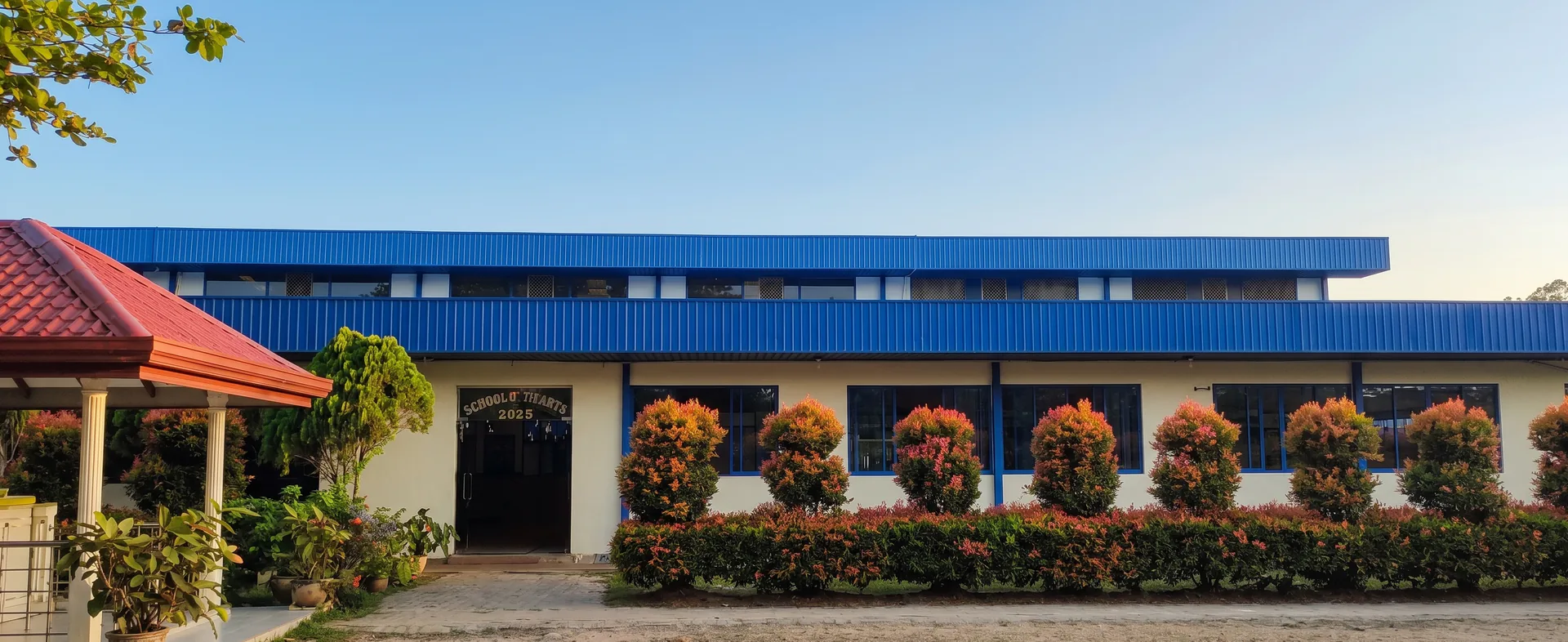 Front exterior view of the Dewmini Fashion factory